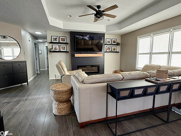 3rd image of 306 Briarwood Bnd