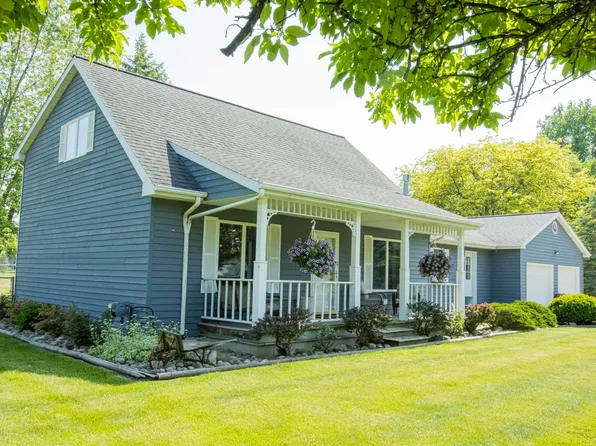 808 E Liberty St, Chesaning, MI 48616