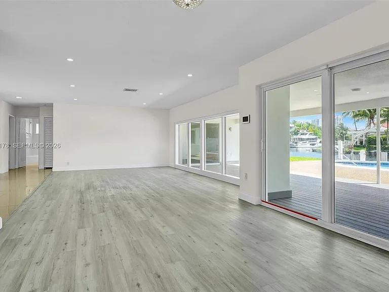 16453 NE 33rd Ave — Photo 6