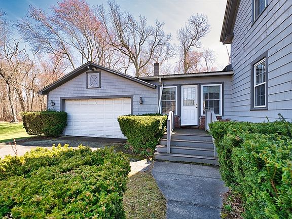 3rd image of 504 Russells Mills Rd