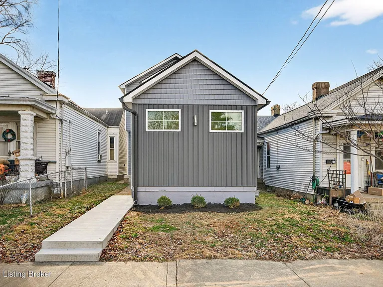 914 Ash St — Photo 2