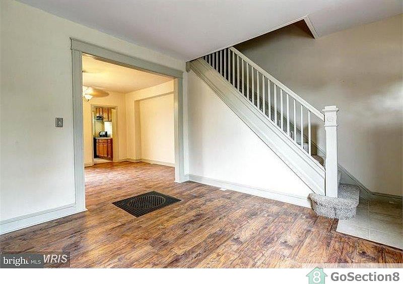 2nd image of 731 Melville Ave