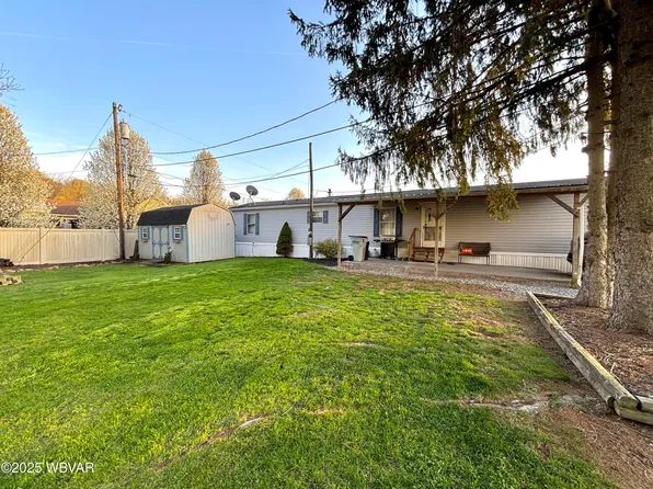 38 Locust St, Mill Hall, PA 17751