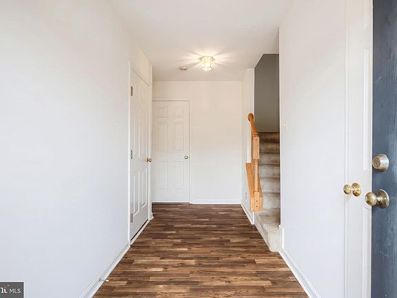 5th image of 264 Country Ridge Dr