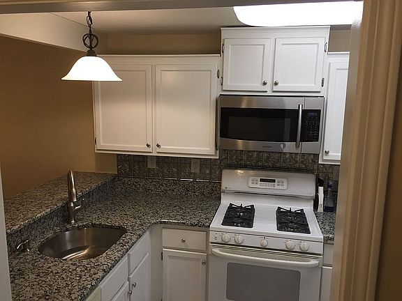 3rd image of 28 Chestnut Ct