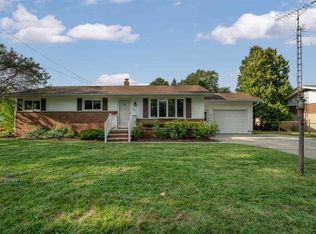 1005 Nebobish Ave, Essexville, MI