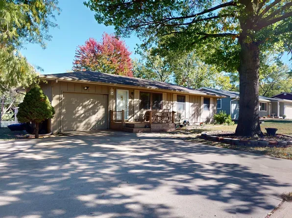 3400 SW Eveningside Dr, Topeka, KS 66614