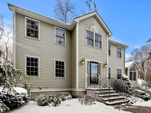5th image of 4 Barberry Ln