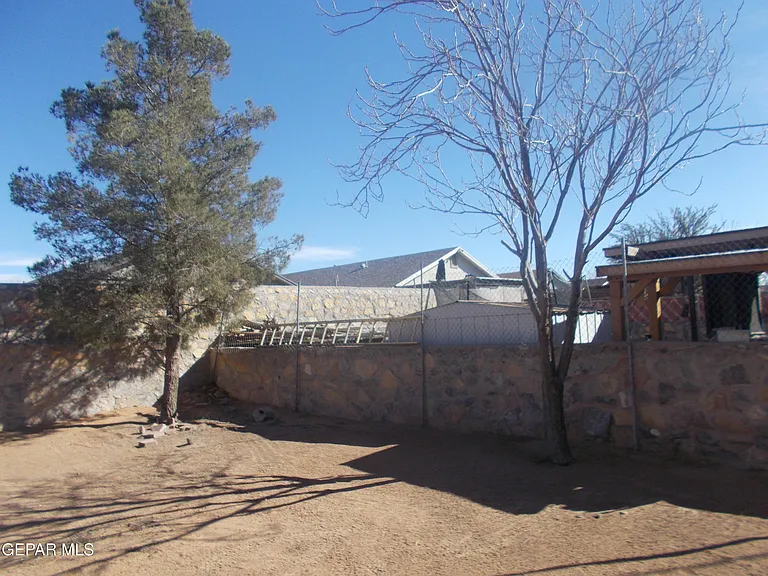 1860 Joan Francis Dr — Photo 27