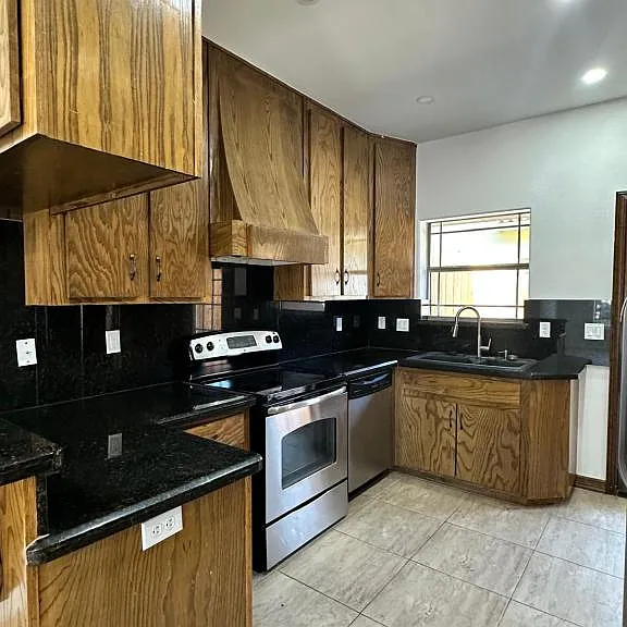 1309 E Olympia Ave #C — Photo 6