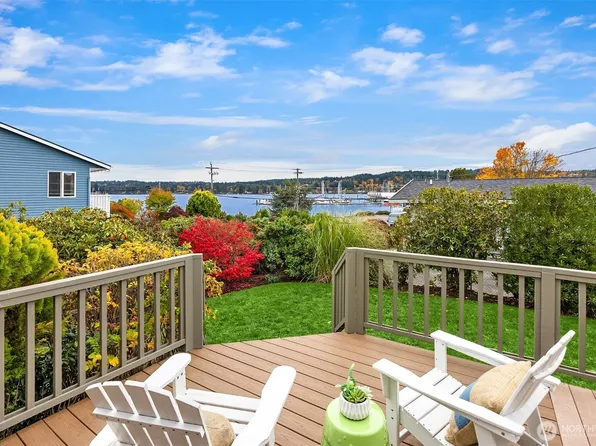 18152 6th Avenue NE, Poulsbo, WA 98370