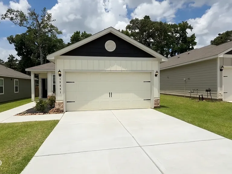 15431 Maple Terrace Dr — Photo 1