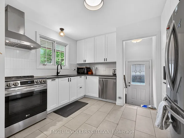 2548 Hanlon Ave — Photo 5