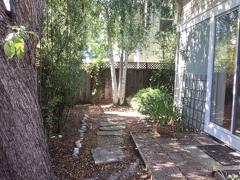 204 Roosevelt Ter — Photo 4
