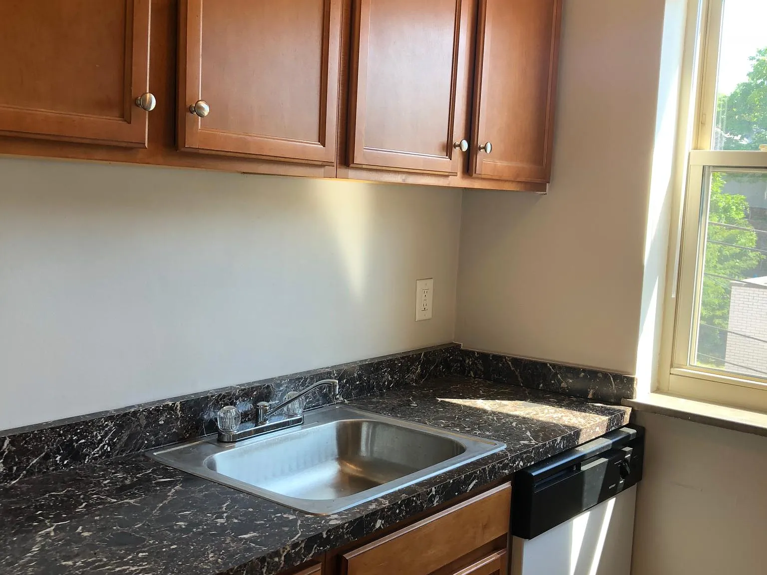 5712 Phillips Ave — Photo 2