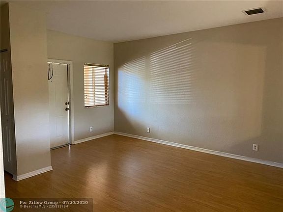 5th image of 11346 NW 33rd St