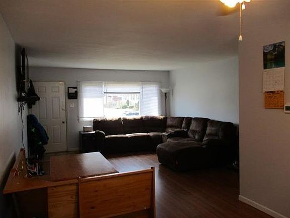 3rd image of 1312 W 61st Pl