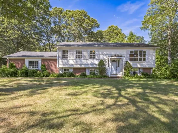 51 Whitman Dr, North Kingstown, RI 02852