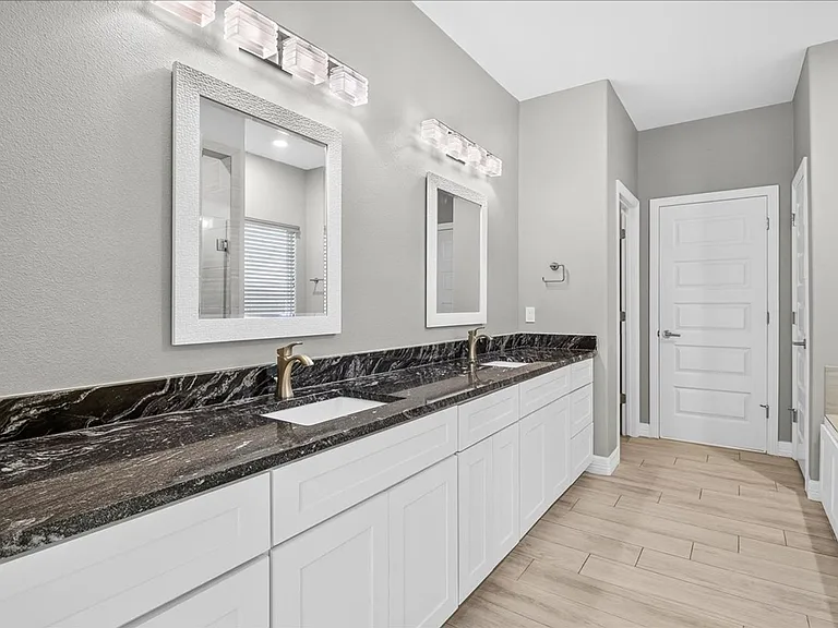 6718 Stuyvesant Ct — Photo 26