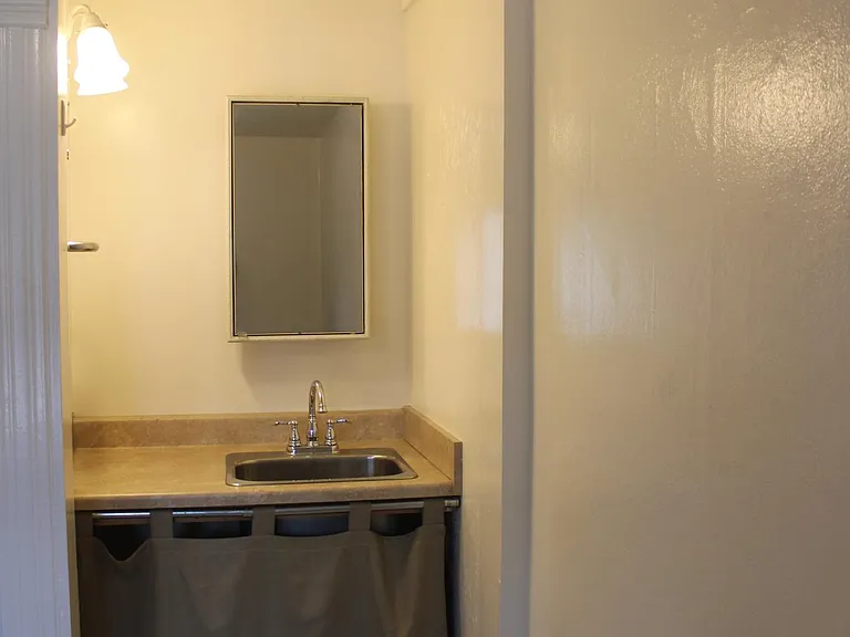 319 E Spruce St #6 — Photo 9