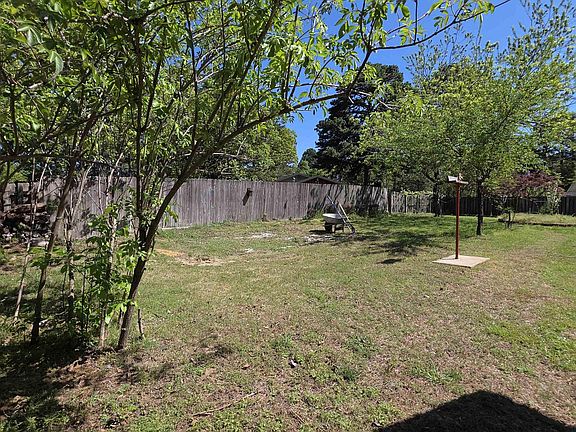 5th image of 607 Old Post Rd