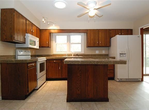 4th image of 406 Oakmont Cir