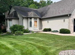 1511 Pleasant View Dr, North Mankato, MN 56003