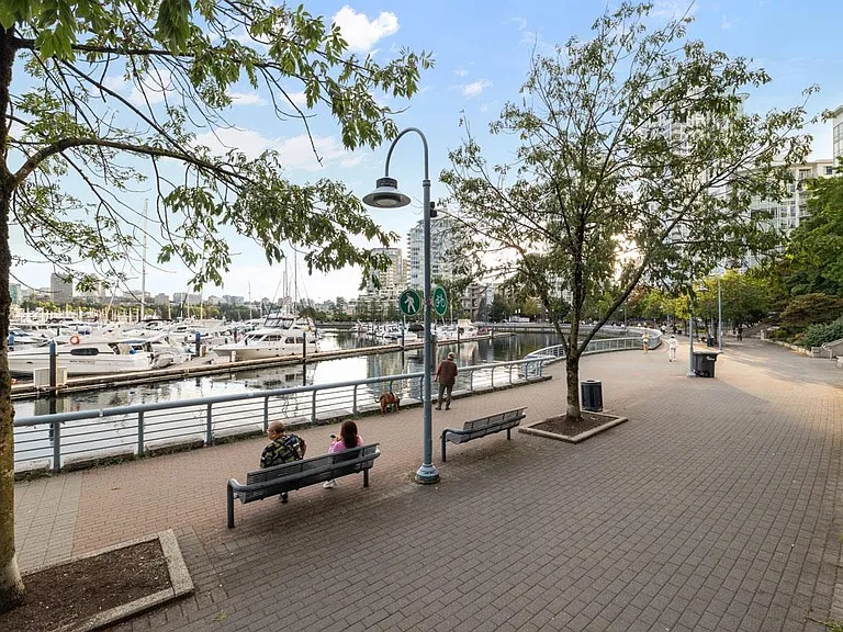 1077 Marinaside Cres #2201 — Photo 28