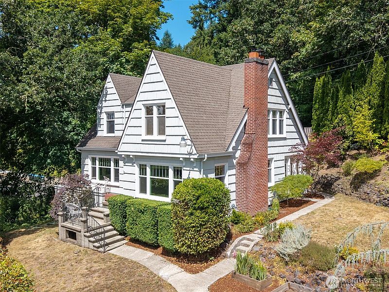 2nd image of 336 NE Adams Avenue