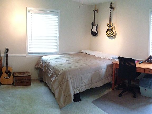 5th image of 4414 Manor Hall Ln