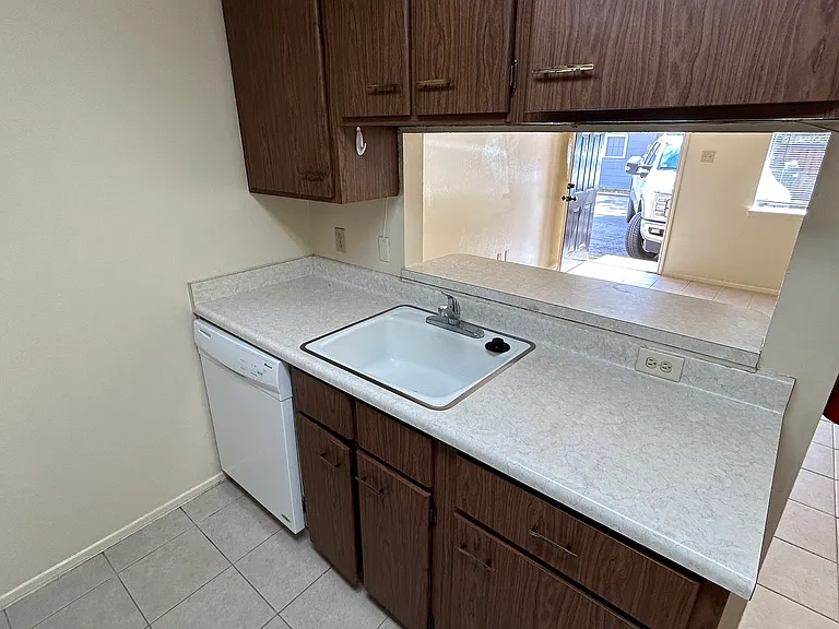 128 Moore St #6 — Photo 4