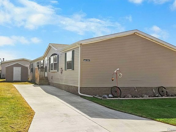 2nd image of 3464 Spring St