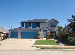 2305 Ash Grove Trl, Fort Worth, TX 76112