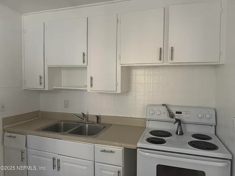903 Melson Ave — Photo 6