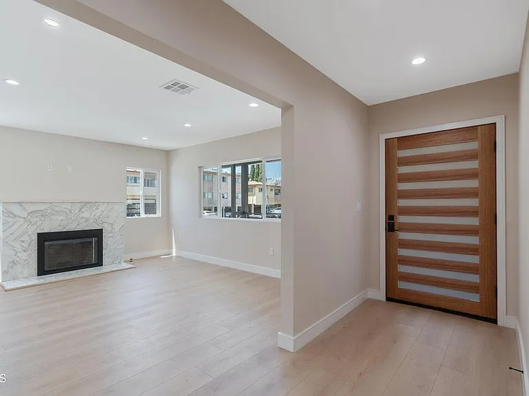 1206 Tamarind Ave — Photo 3