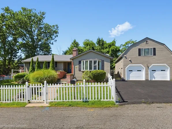 17 Metropolitan Ave, Ashland, MA 01721