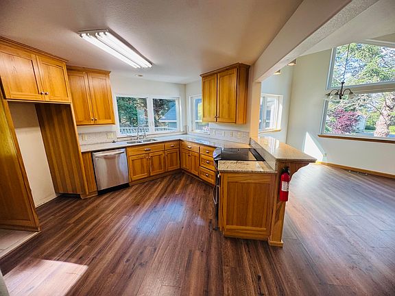 5th image of 77 Hickory Rd