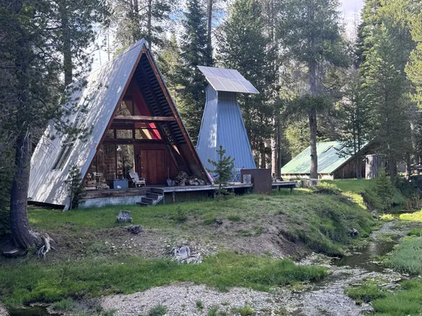 10 Beasore Rd, Bass Lake, CA 93604