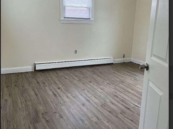 5th image of 14 Lawrence Ave #2