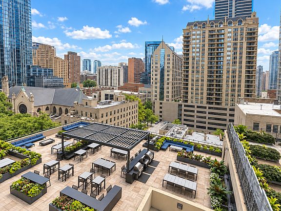 5th image of 30 E Huron St #1912