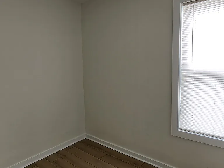 2525 W Lyndale St #2F — Photo 9