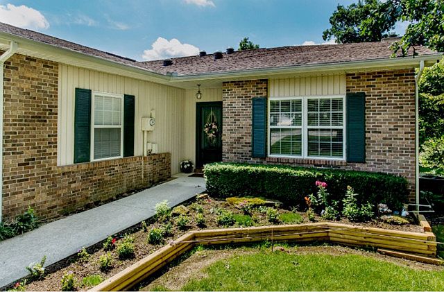 1st image of 21 Hawthorn Cir