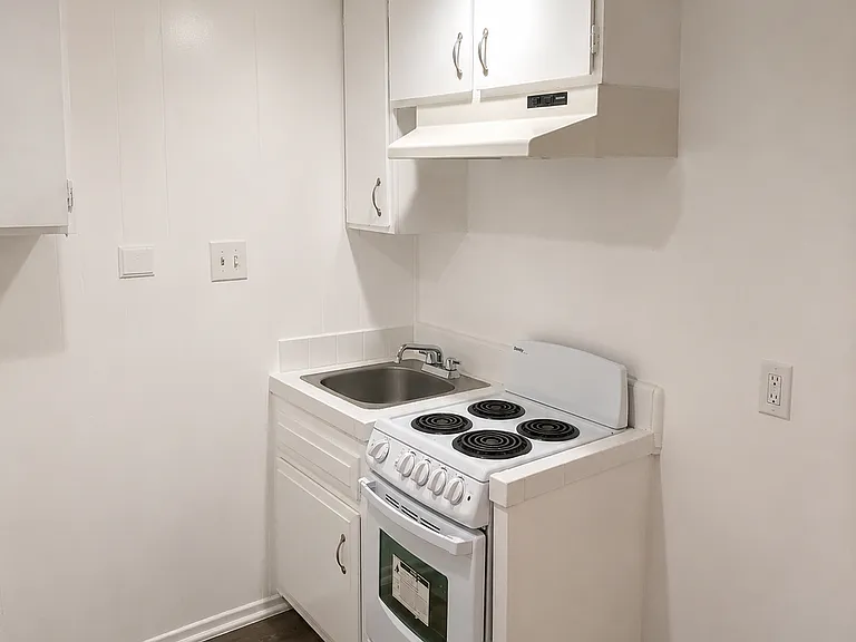 14800 S. Berendo Ave. Gardena, CA 90247 — Photo 9