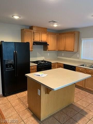 1st image of 11596 Stivali St