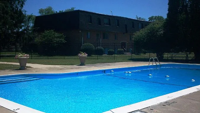 Towne Point Apartments — Photo 4