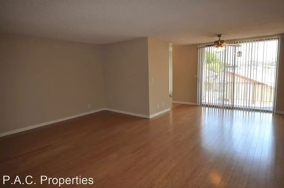 11310 Camarillo Street — Photo 4