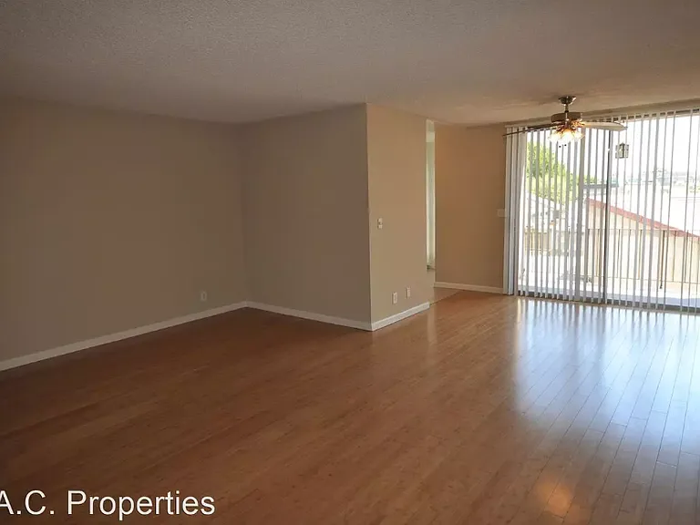 11310 Camarillo Street — Photo 4