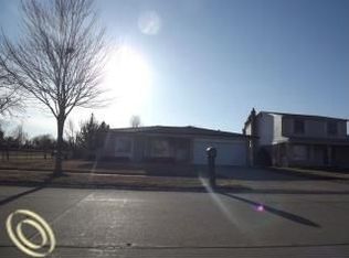 37027 Hacker Dr, Sterling Heights, MI 48310