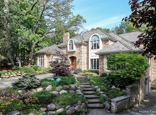 908 Saint Stephens Grn, Oak Brook, IL 60523