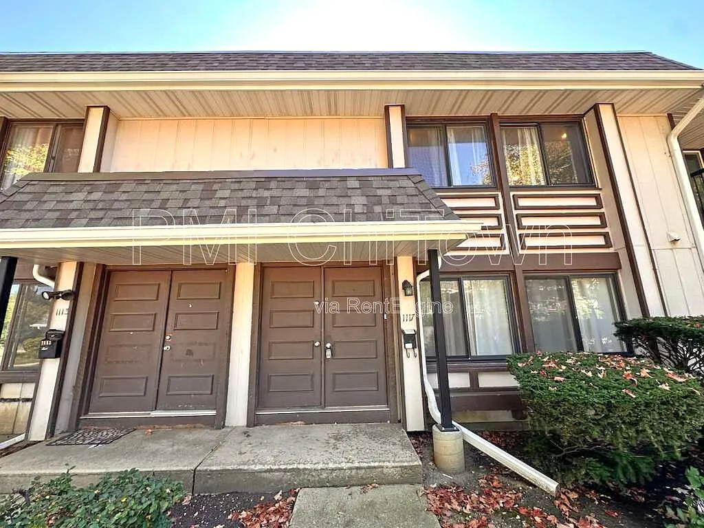 3 bed, 2.5 bath, $2,350 — Photo 1